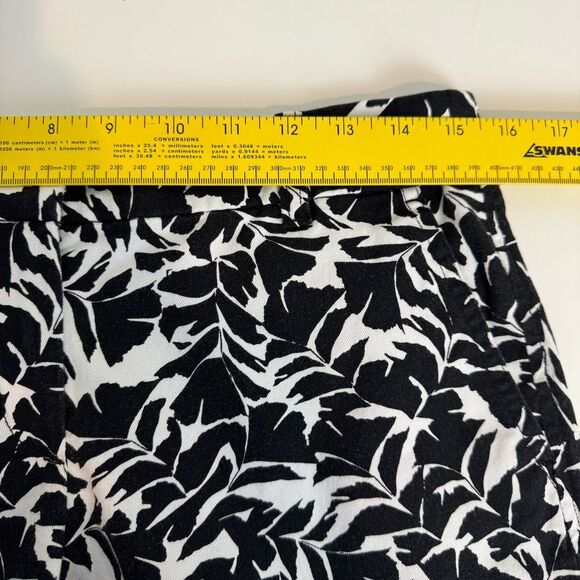 J. Crew Black White Print 5” Shorts 4 - Picture 5 of 6